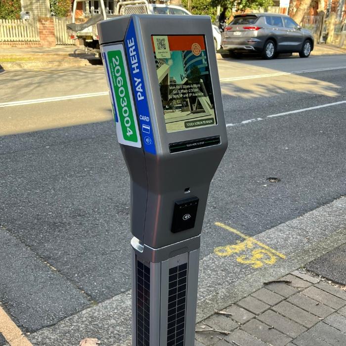 Electronic parking meter with touch screen on side road